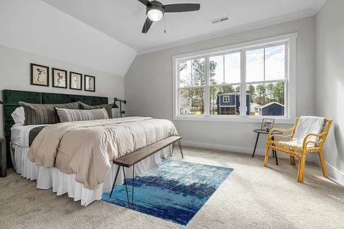 nuLOOM Alayna Abstract Waterfall Area Rug, 5' x 7' 5", Blue in Grey Traditional Bedroom with King Bed