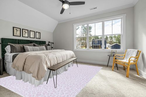 Safavieh Faux Hide Collection Area Rug - 9' x 12', Ivory & Pink, Leopard Rustic Design, Non-Shedding & Easy Care, Machine Washable Ideal for High Traffic Areas in Living Room, Bedroom (FAH505B) in Grey Traditional Bedroom with King Bed