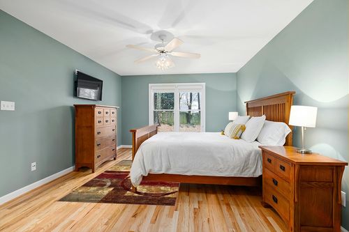 Unique Loom Barista Collection Modern, Abstract, Vintage, Distressed, Urban, Geometric, Rustic, Warm Colors Area Rug (5' 0 x 8' 0 Rectangular, Multi/Beige) in Teal and Orange Wood Bedroom