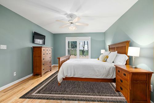 Unique Loom Outdoor Border Collection Area Rug - Soft Border (9' x 12' Rectangle, Black/ Ivory) in Teal and Orange Wood Bedroom