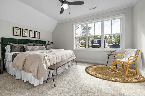 SAFAVIEH Lyndhurst Collection 8' Round Sage / Ivory LNH329B Traditional Oriental Non-Shedding Dining Room Entryway Foyer Living Room Bedroom Area Rug in Grey Traditional Bedroom with King Bed