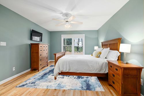 LUXE WEAVERS Kingsbury Abstract Premium 8x10 Area Rug 7773 in Teal and Orange Wood Bedroom