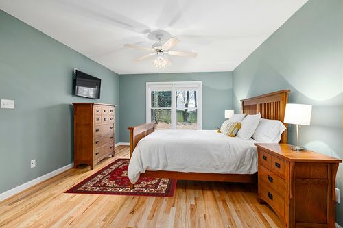 Maroon Traditional Non Slip Living Room Area Rug in Teal and Orange Wood Bedroom