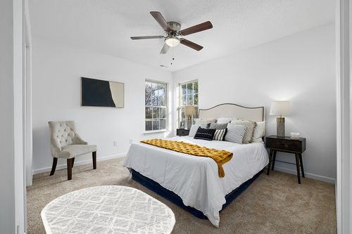 nuLOOM Ansley Moroccan Lattice Area Rug, 4' x 6' Oval, Light Grey in White and Yellow Modern Bedroom
