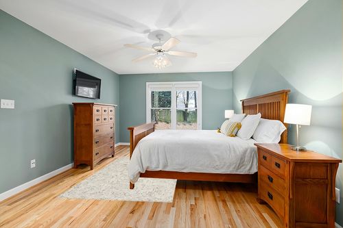 Loloi II Ziva Collection ZV-01 Neutral 5'-0" x 7'-6" Area Rug in Teal and Orange Wood Bedroom