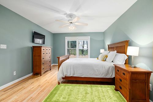 Unique Loom La Jolla Collection Farmhouse, Contemporary, Botanical, Traditional, Vintage Area Rug, 4 ft 0 x 6 ft 1 Rectangular, Light Green/Green in Teal and Orange Wood Bedroom