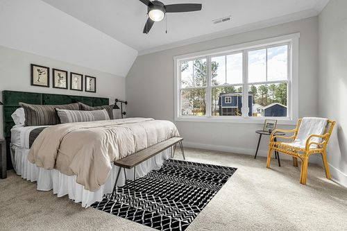 SAFAVIEH Tulum Collection Area Rug - 5'3" x 7'6", Black & Ivory, Moroccan Boho Distressed Design, Non-Shedding & Easy Care, Ideal for High Traffic Areas in Living Room, Bedroom (TUL270Z) in Grey Traditional Bedroom with King Bed