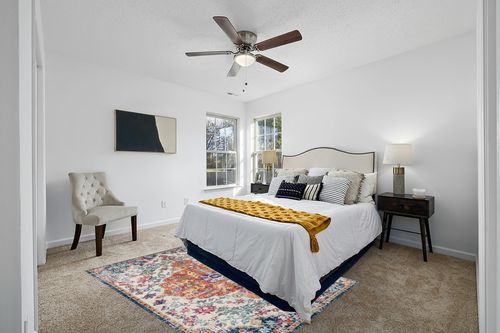 Orange/Navy Traditional Living Room Area Rug in White and Yellow Modern Bedroom