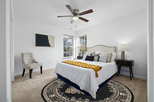 Unique Loom Reza Collection Traditional Persian Style Area Rug, 8' 0" x 8' 0", Black/Beige in White and Yellow Modern Bedroom