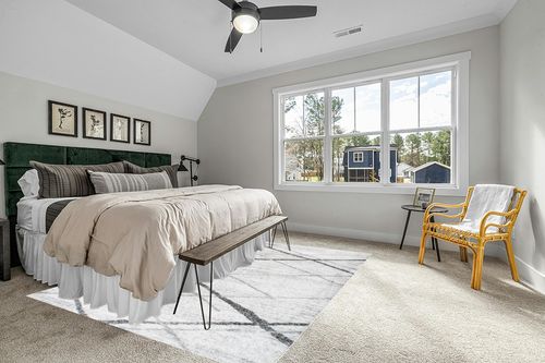 nuLOOM Thigpen Contemporary Area Rug, 7' 6" x 9' 6", Grey in Grey Traditional Bedroom with King Bed