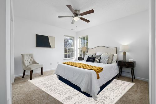 ‎Silver/Ivory ‎Retro ‎Non shedding, Stain Resistant, Pet friendly ‎‎Area Rug in White and Yellow Modern Bedroom