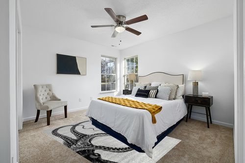 nuLOOM Adrienne Octopus Area Rug, 5x8, Grey in White and Yellow Modern Bedroom