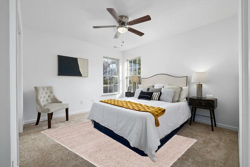 Unique Loom Solid Shag Collection Area Rug (6' 1" x 9' Rectangle, Taupe) in White and Yellow Modern Bedroom