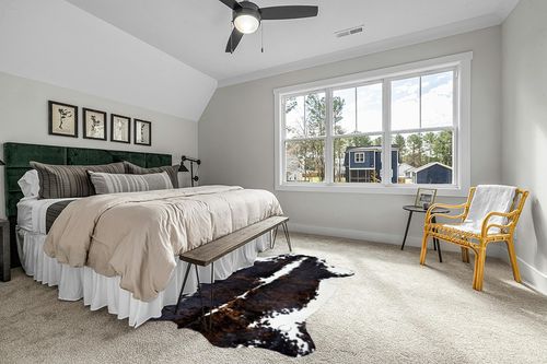 rodeo Cowhide Rug Dark Brindle Size 6x8 Feet Dc in Grey Traditional Bedroom with King Bed