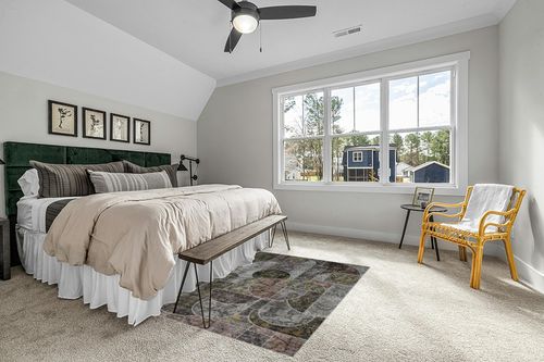 Washable Rug 5x7 Area Rugs for Bedroom, Soft Low Pile Living Room Rugs with Non-Slip Backing, Vintage Patchwork Indoor Floor Carpet for Dining Room Nursery Home Office-Green/Brown in Grey Traditional Bedroom with King Bed