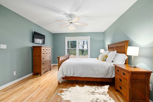 nuLOOM Marcia Machine Washable Faux Cowhide Area Rug, 3' 10" x 5', Off-White in Teal and Orange Wood Bedroom