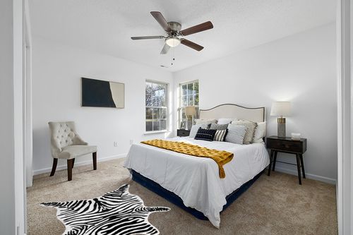 nuLOOM Jayla Machine Washable Zebra Faux Cowhide Accent Rug, 3' 10" x 5', Black and White in White and Yellow Modern Bedroom