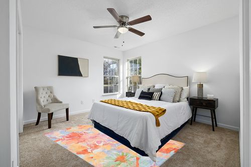 SAFAVIEH Florist Collection 5' x 8' Yellow / Plum FLS154C Colorful Floral Distressed Area Rug in White and Yellow Modern Bedroom