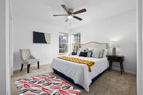 Fluffy Area Rugs for Living Room,48x72in Non-Slip Accent Rug Ultra Soft Carpet Red Black White Leaves Texture Washable Indoor Floor Mats for Bedroom Nursery Decor Abstract Line Sketch Leaf on Gray in White and Yellow Modern Bedroom