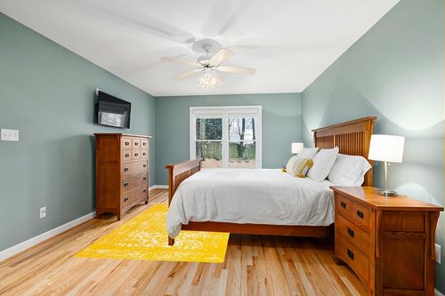 Rugs.com Arlington Collection Rug – 5' x 8' Yellow Medium-Pile Rug Perfect for Living Rooms, Large Dining Rooms, Open Floorplans in Teal and Orange Wood Bedroom