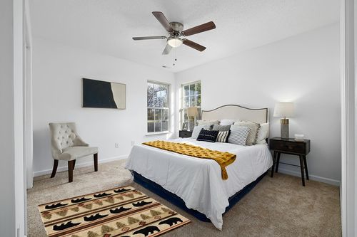 Rustic Lodge, Bear Cabin 4x5 Area Rug, 3'11"x5'3" Multi 7482 in White and Yellow Modern Bedroom