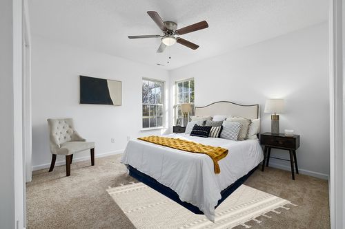 Loloi II Sawyer SAW-05 Silver Rug - 5 ft x 7 ft 6 in in White and Yellow Modern Bedroom