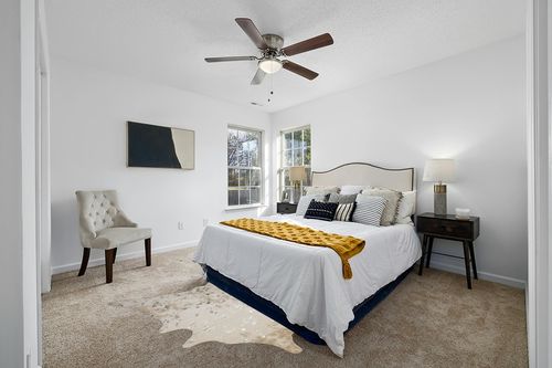 LAKKH Fourtue 4.2x6ft Faux Cowhide Rug - Synthetic Cow Hide Rug - Cowhide Rug Faux - Cowhide Rugs for Living Room Bedroom & Home Office - Plush Synthetic Fur w/ Soft Backing (Gold & Cream) (L-02) in White and Yellow Modern Bedroom