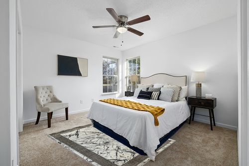 United Rugs Marble Collection Grey Area Rug Modern Abstract Swirl Design Non-Shedding Carpet (5' x 7') in White and Yellow Modern Bedroom