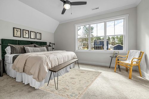 Momeni Anatolia Wool and Nylon Area Rug 5'3" X 7'6" Beige in Grey Traditional Bedroom with King Bed