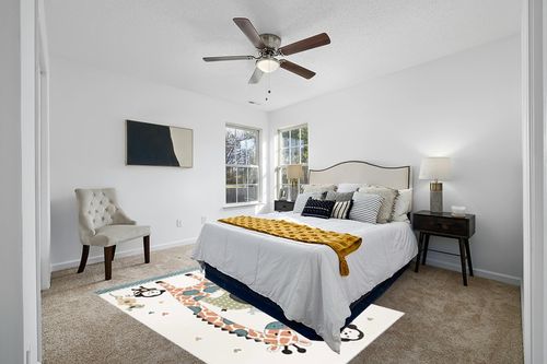 SAFAVIEH Carousel Kids Collection Area Rug - 5'3" x 7'6", Ivory, Animal Design, Non-Shedding & Easy Care, Ideal for High Traffic Areas for Boys & Girls in Playroom, Nursery, Bedroom (CRK120A) in White and Yellow Modern Bedroom