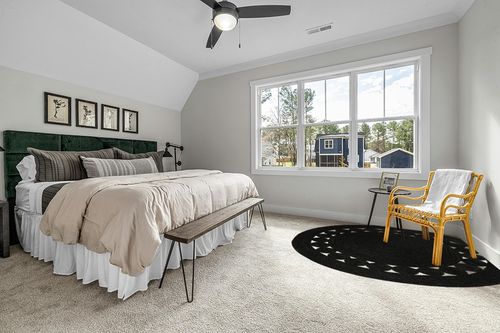 SAFAVIEH Natural Fiber Round Collection 8' Round Black NF364D Handmade Boho Charm Farmhouse Jute Area Rug in Grey Traditional Bedroom with King Bed