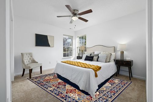 Nourison Grafix Traditional Multicolor 7'10" x 9'10" Area Rug, Easy Cleaning, Non Shedding, Bed Room, Living Room, Dining Room, Kitchen (8x10) in White and Yellow Modern Bedroom