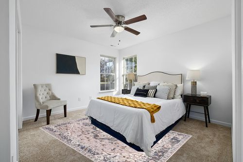 nuLOOM Sasha Machine Washable Medallion Area Rug, 6x9, Pink in White and Yellow Modern Bedroom