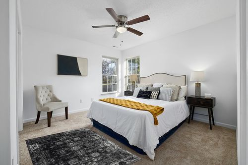 Unique Loom Sofia Collection Area Rug - Casino (4' 1" x 6' 1" Rectangle, Black/ Ivory) in White and Yellow Modern Bedroom