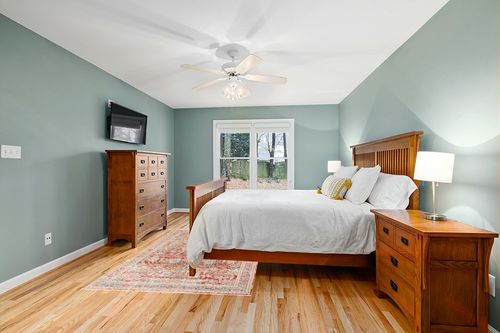 Loloi Claire Red/Ivory 5'-3" x 7'-9" Area Rug in Teal and Orange Wood Bedroom