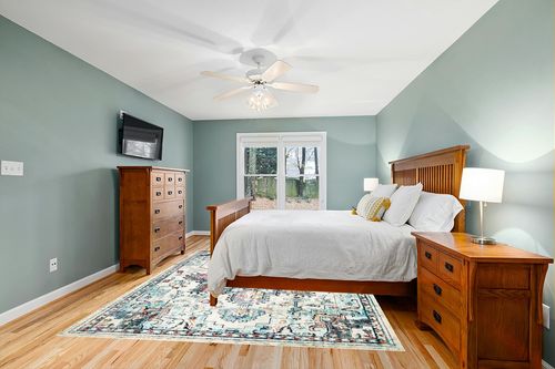 Cream/Blue Retro Non shedding, Stain Resistant, Pet friendly Living Room Area Rug in Teal and Orange Wood Bedroom