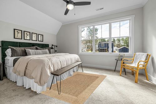 nuLOOM Asha Simple Border Indoor/Outdoor Area Rug, 5' x 8', Light Brown in Grey Traditional Bedroom with King Bed