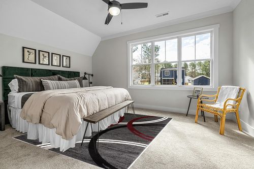 Rugshop Modern Wavy Circles Design Area Rug 7' 10" x 10'2" Red in Grey Traditional Bedroom with King Bed