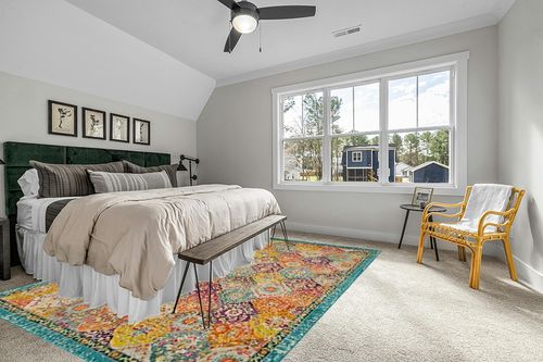 Unique Loom Penrose Collection Area Rug - Blake (9' x 12' Rectangle, Multi/ Blue) in Grey Traditional Bedroom with King Bed