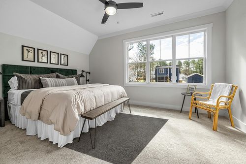 tchdio Grey Shag Rug - High Pile Area Rug for Bedroom & Sound Absorption - Soft & Thick Grey Area Rug 5x8 Feet - Solid Shag Carpet & Gray Rug 5x8 in Grey Traditional Bedroom with King Bed