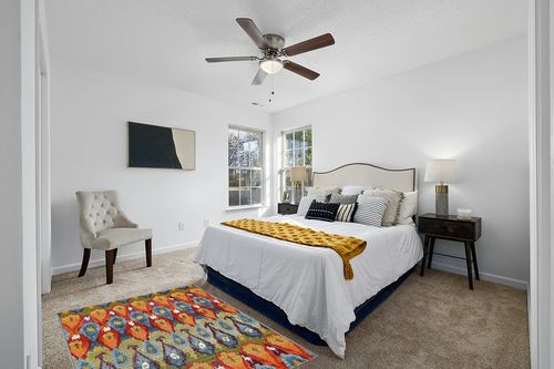 Unique Loom Outdoor Modern Collection Area Rug - Ikat (4' 1" x 6' 1" Rectangle, Multi/ Burgundy) in White and Yellow Modern Bedroom