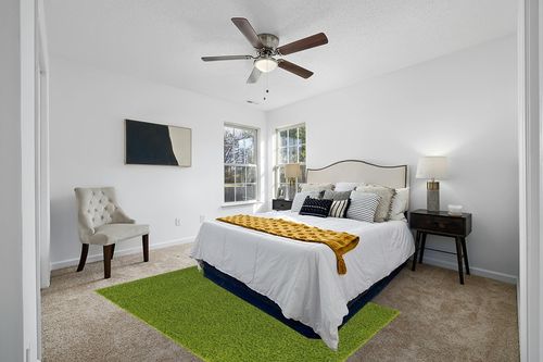 Unique Loom Solid Shag Collection Area Rug (5' 1" x 8' Rectangle, Grass Green) in White and Yellow Modern Bedroom