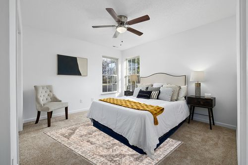 nuLOOM Brielle Machine Washable Vintage Medallion Area Rug, 5x8, Brown in White and Yellow Modern Bedroom