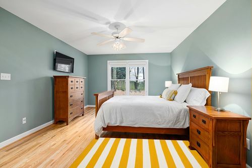 SAFAVIEH Montauk Collection Accent Rug - 4' x 6', Yellow & Ivory, Handmade Flat Weave Boho Farmhouse Cotton Stripe, Ideal for High Traffic Areas in Entryway, Living Room, Bedroom (MTK712A) in Teal and Orange Wood Bedroom