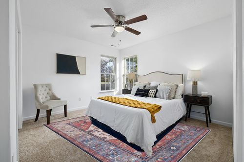 SAFAVIEH Tucson Collection Area Rug - 8' x 10', Rust & Blue, Traditional Persian Design, Non-Shedding Machine Washable & Slip Resistant Ideal for High Traffic Areas in Living Room, Bedroom (TSN153P) in White and Yellow Modern Bedroom