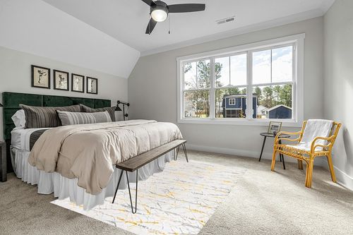 Unique Loom Finsbury Collection Area Rug - Anne (6' 1" x 9' Rectangle, Yellow and Gray/ Ivory) in Grey Traditional Bedroom with King Bed