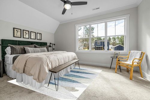 SAFAVIEH Hollywood Collection Area Rug - 8' x 10', Ivory & Blue, Mid-Century Modern Design, Non-Shedding & Easy Care, Ideal for High Traffic Areas in Living Room, Bedroom (HLW703A) in Grey Traditional Bedroom with King Bed