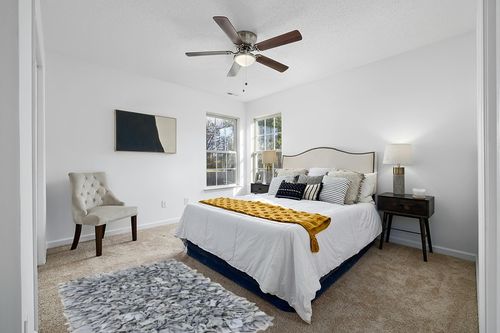 Oregon Handmade Tufted Light Gray Area Rug Gracie Oaks Rug Size: Rectangle 4' x 6' in White and Yellow Modern Bedroom