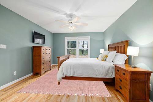nuLOOM Daniela Farmhouse Chunky Jute Area Rug, 8x10, Baby Pink in Teal and Orange Wood Bedroom