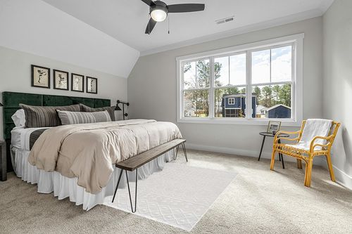 Hauteloom Broadway Collection Living Room Area Rug - Moroccan Trellis Farmhouse - High Low Fringe Carpet - White, Cream - 5'3" x 7'3" in Grey Traditional Bedroom with King Bed